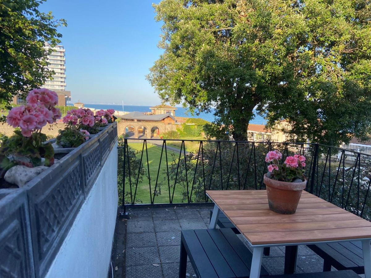 Warwick House - Stunning House With Terrace And Sea Views, Sleeps 11 Villa Worthing Exterior photo